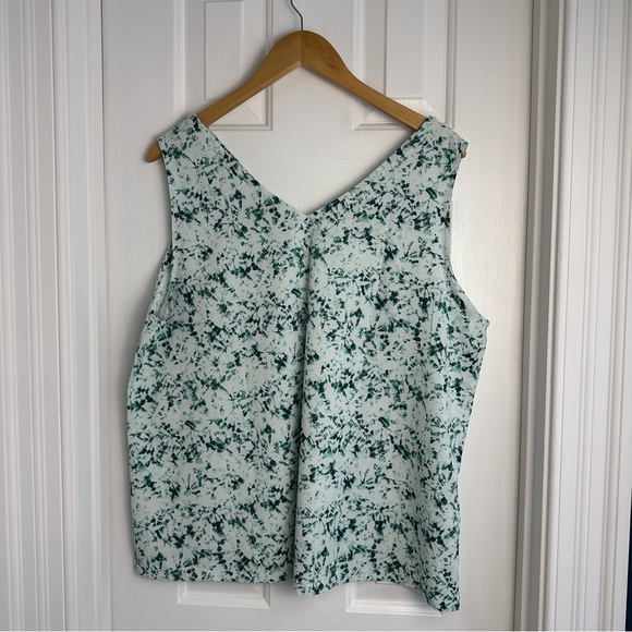 Eddie Bauer Women's Departure V-Neck Beachglass Green Tank Top EUC - Picture 2 of 4